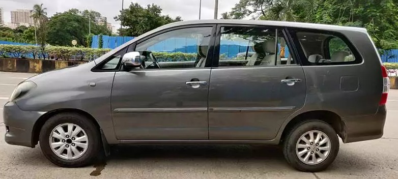 Toyota Innova(2009-2012) 2.5 G 7 Str Bs-iii